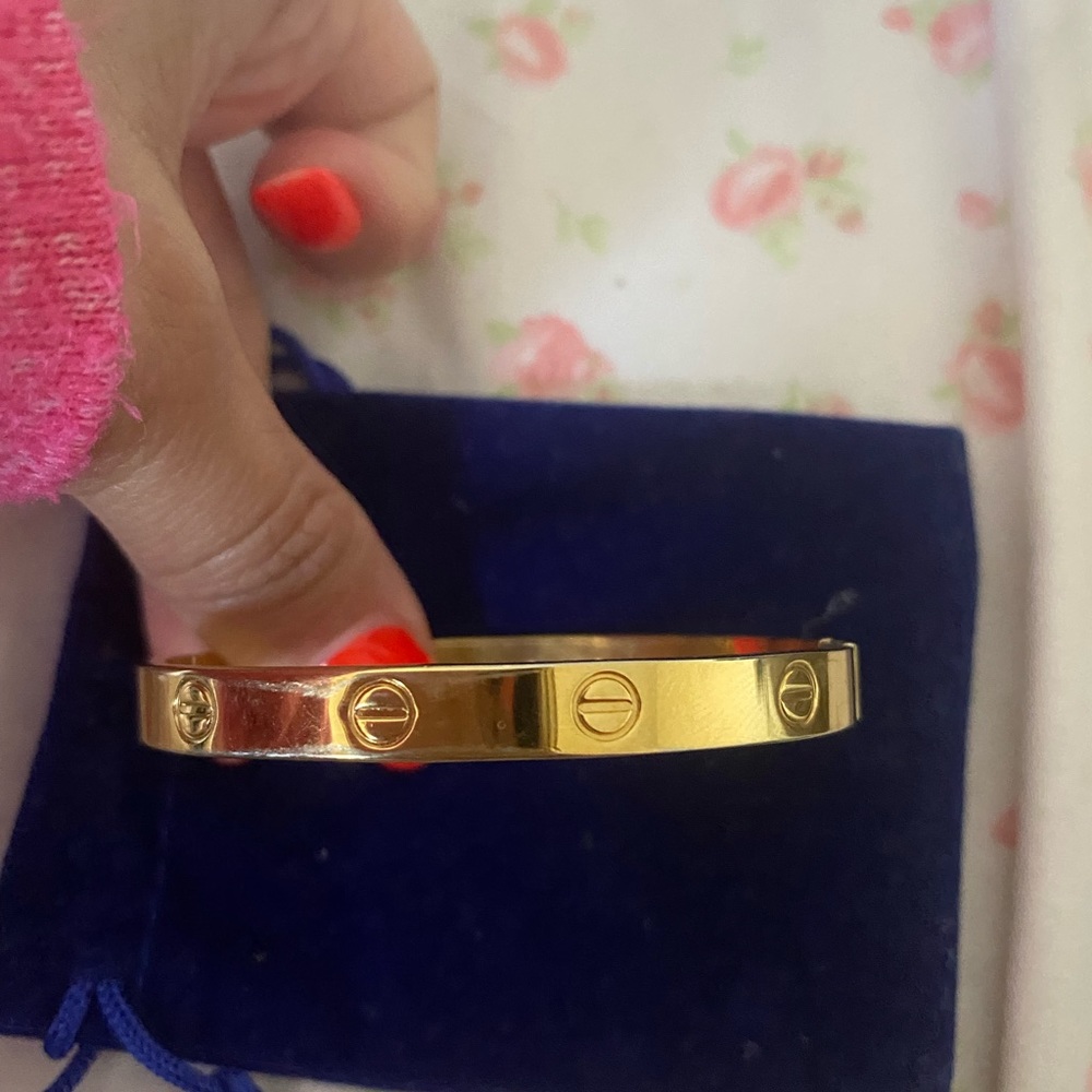 Charles Revson Aldo Cipullo love bracelet. Size small. Comes with screw.